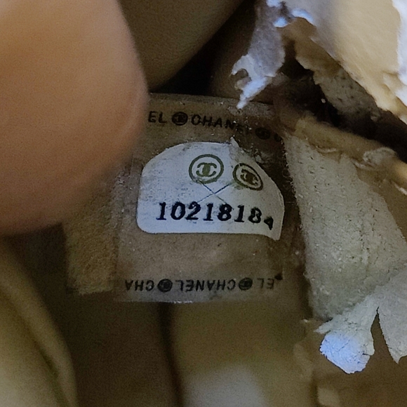 CHANEL Caviar Beige Jumbo Gold Hardware - Preloved - Picture 15 of 16